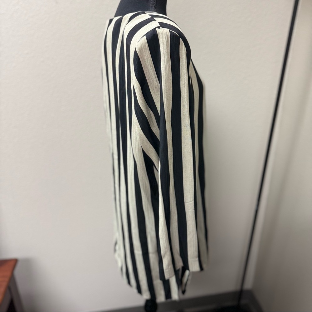 Vintage Michael Blair Black and Cream Striped Blazer. Size 12 - Picture 5 of 8
